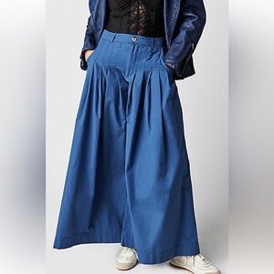 Free People Cassia Pleated Trousers, blue, size 4.